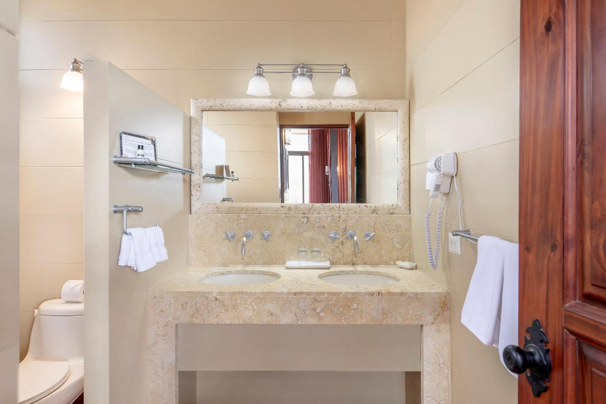 Hotel Arenal Kioro & 5*